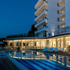 Mondial & 4*, Marina di Pietrasanta Italien